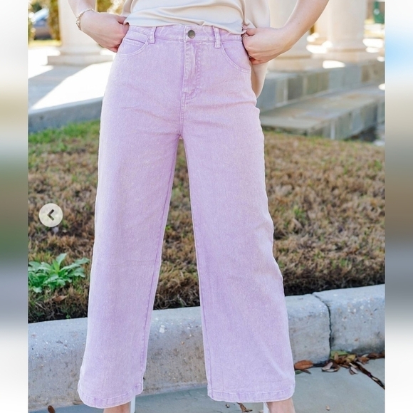 Everyday Chic Boutique | Lavender Wide Leg Cropped Jeans Size Medium - Picture 2 of 5
